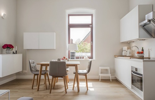Fehmarn Apartment | Bright Stuuv – Comfortable Living with Sunny Terrace and Fireplace
