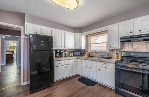 Front Park Apartment | Bright, Stylish Apt. with fire place in ❤ Buffalo