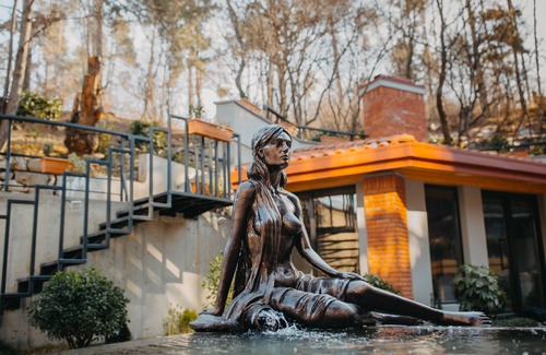 Telavi Hotel | Bright-stylish Place with pool, Bar& Restaurant