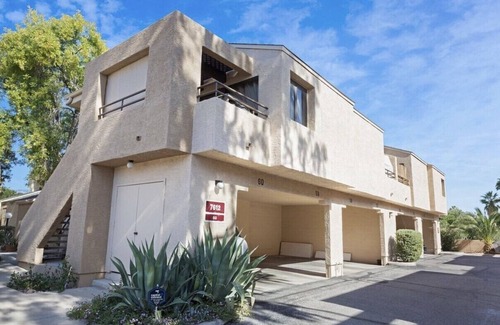 Tucson Condo | Bright, stylish retreat near the Foothills