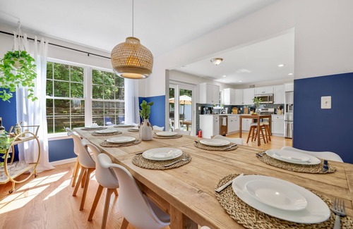 Highlands House | Bright & Stylish ShoreHouse w King Beds, 15min Walk to Beach, 2 Blocks to Dining