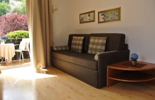 Nalles Apartment | Bright, sunny studio apartment with spacious balcony. Proximity to Bolzano & Merano WLAN