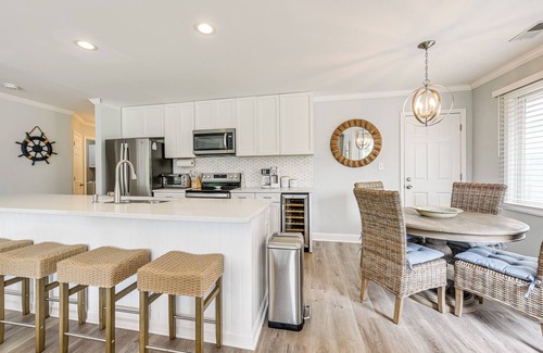 Sea Trail Condo | Bright Sunset Beach Condo w/Golf Course View