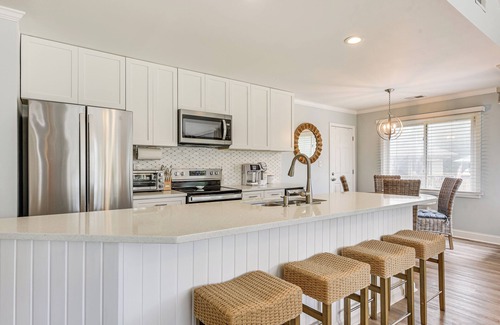 Sea Trail Condo | Bright Sunset Beach Condo w/Golf Course View
