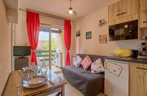 Barbotan-les-Thermes Apartment | Bright T1 bis for 2, sunny terrace, parking, wifi