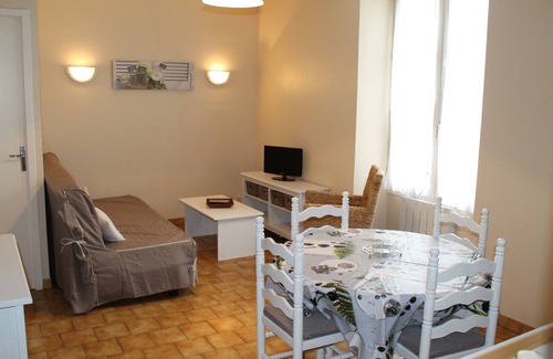 La Roche-Posay Apartment | Bright T2 Apartment in La Roche-Posay Center with Wi-Fi and Washer