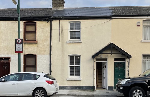 Grand Canal Dock House | Bright terraced house - in the heart of Dublin City.