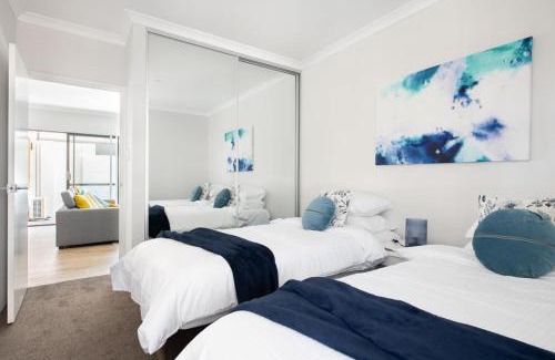 Booragoon Apartment | Bright Trendy 3br Apt - Walk To River & Shops