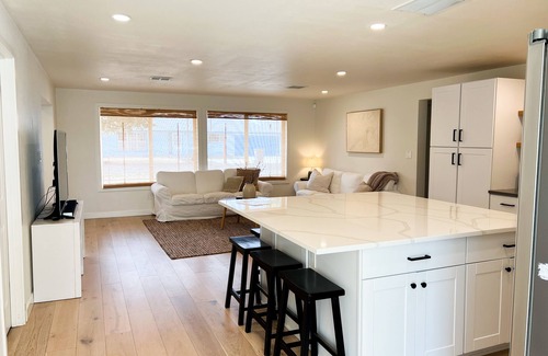 Harlow House | Bright & ultra clean family friendly home minutes from Autzen Stadium
