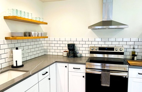 Harlow House | Bright & ultra clean family friendly home minutes from Autzen Stadium