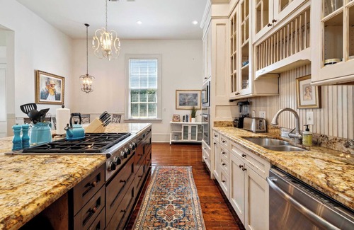 Lower Garden District Villa | Bright Villa w Heated Pool & Pool Table 6br|4ba