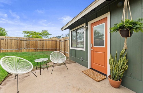 Gracywoods House | Bright, welcoming home minutes from Q2 + Domain