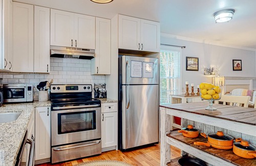 Sautee Nacoochee Cabin | Bright woodland home with deck & firepit - near activities & vineyards -1 dog OK