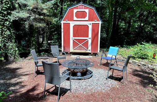 Sautee Nacoochee Cabin | Bright woodland home with deck & firepit - near activities & vineyards -1 dog OK