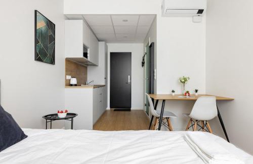Kadriorg Apartment | Bright Work&Study Studio with Rest Area