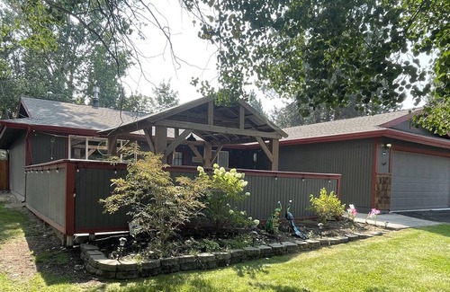 Southeast Bend House | Brightenwood House. Beautiful house in a quiet neighborhood.