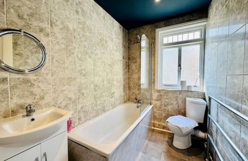 Montpelier Apartment | Brighton City Centre Seafront 5 Bedroom Flat BN1115Upp