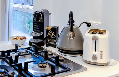 Brighton Apartment | Brilliant 2B Brighton Apt Near Beach*Garden