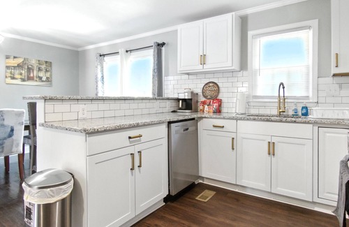 Fayetteville House | Brilliant 4-bedroom house in Fayetteville with AC, WiFi, and no cleaning fees.