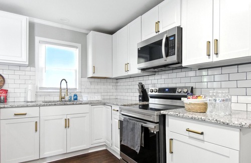 Fayetteville House | Brilliant 4-bedroom house in Fayetteville with AC, WiFi, and no cleaning fees.