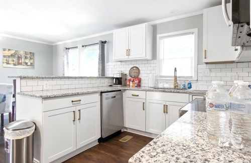 Fayetteville House | Brilliant 4-bedroom house in Fayetteville with AC, WiFi, and no cleaning fees.