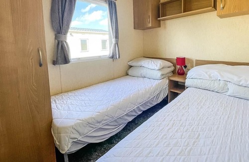 Mappleton House | Brilliant 8 berth caravan for hire at Skipsea Sands Holiday Park ref 41028SF