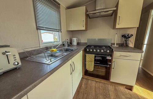 Skegness House | Brilliant 8 berth caravan at Southview Holiday Park in Skegness ref 33050M
