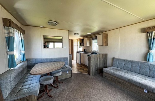 Reighton House | Brilliant 8 berth caravan at Reighton Sands Holiday Park, Haven ref 61053RC
