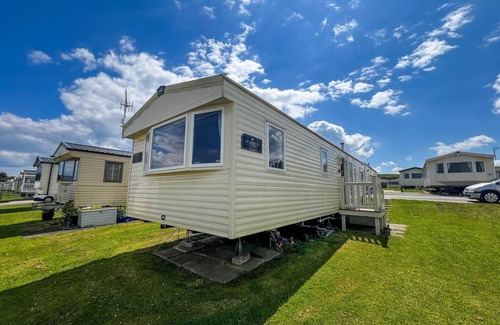 Reighton House | Brilliant 8 berth caravan at Reighton Sands Holiday Park, Haven ref 61053RC