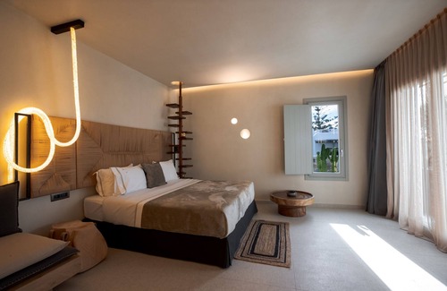 Glastros Hotel | Brilliant Topaz Suite with Private Pool