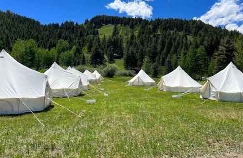 Brimfield RV Rental | Brimfield Massachusetts Meadows Glamping at show 7