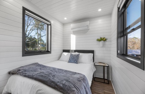 Willis Resort | Brine Time: 2 mins to Lake Conroe! Heated Pool, Fire Pit, Stocked Ponds