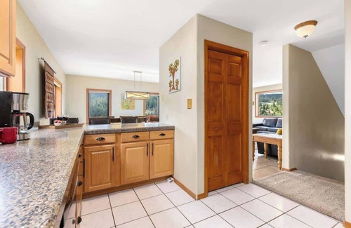 Quandary Village Cabin | Bring Fido! Private Retreat with Hot Tub & Views