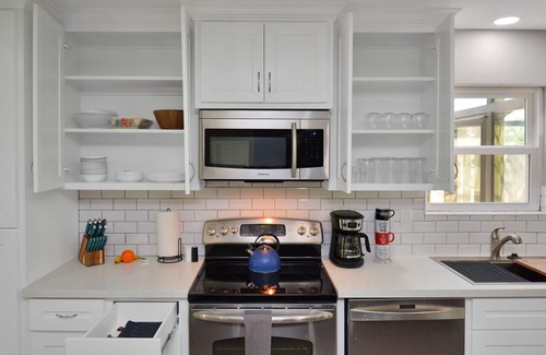 El Lago House | Bring the Family/Large Backyard/close to Kemah Boardwalk & Space Center
