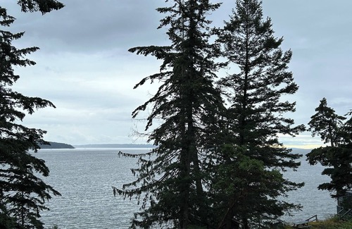 Bowen Island House | Bring the whole family to this luxurious Bowen Island Cottage