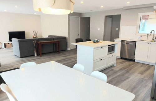 Ottawa Division House | Bring the whole family to this great place with lots of room for fun.