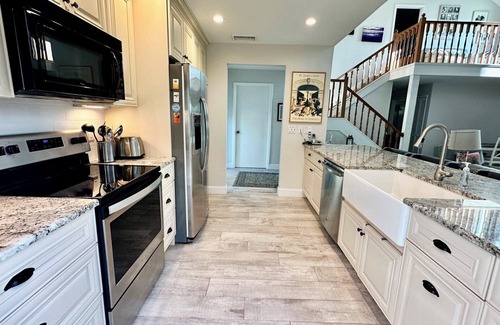 Del Sega Condo | Bring Your Boat! Enjoy waterfront living in this Sanibel-Captiva vacation.