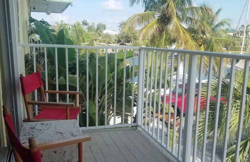 Marathon Condo | Bring your boat! Marathon 1 bdrm updated condo on canal w/boat launch, pool.
