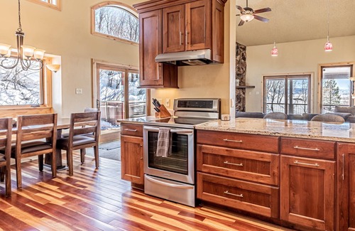 Steamboat Springs House | Bring Your Dog! Spacious Home, Views, Private Hot Tub, Near FreeBus, Garage-W/D-Grill-Wood Fireplace