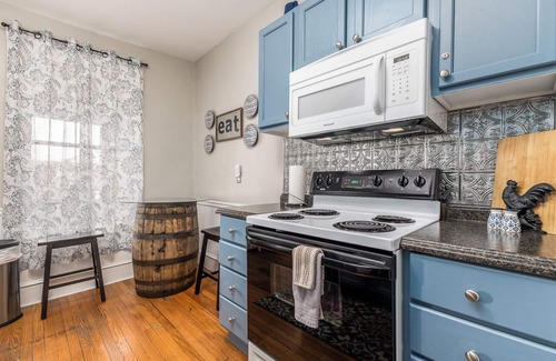 Galena House | Brisk Fall days on Bench St – Steps from Shopping, Dining & Turner Hall!