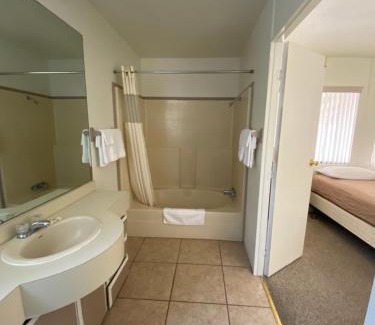 Big Pine Hotel | Bristlecone Motel