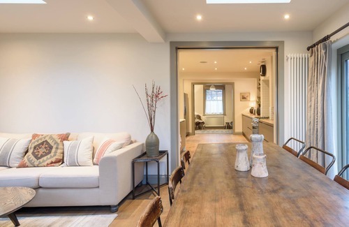 Brighton House | Bristol Gardens - Luxury Home, 2 min from the Beach