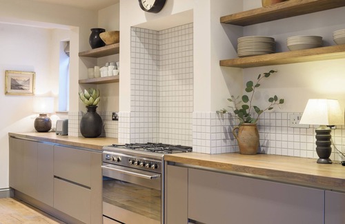 Brighton House | Bristol Gardens - Luxury Home, 2 min from the Beach