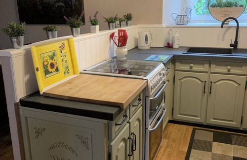 Plouguenast Cottage | Brittany Cottage Sleeps 6. Heated Pool. Free Wifi. Satellite TV. Pet Friendly