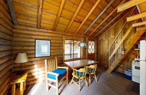 Sula House | Broad Axe Resort - Main House + Cabins