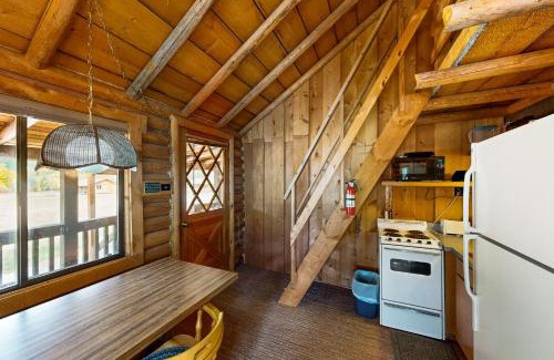 Sula House | Broad Axe Resort - Main House + Cabins