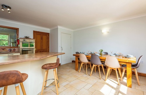Lincoln Cottage | BROADLEAF LODGE, pet friendly, with open fire in Skellingthorpe