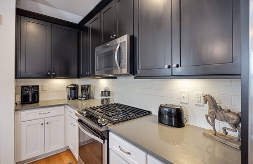 North Nashville House | Broadway Retreat Sleeps 10 3BR Downtown Escape