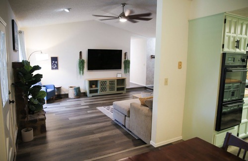 Broken Arrow House | Broken Arrow Home -Cozy Design, Family Friendly