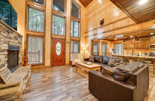 Golden House | Broken Bow Cabin on 1 Acre with Hot Tub and Fire Pit!